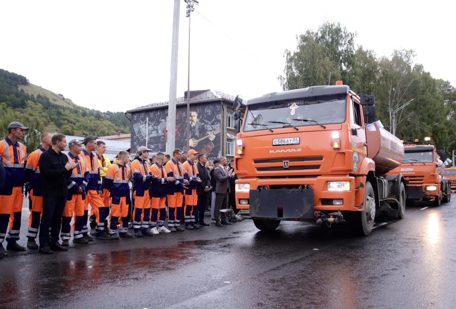 В Горно-Алтайске открыли расширенный до четырех полос участок дороги по улице Чорос-Гуркина