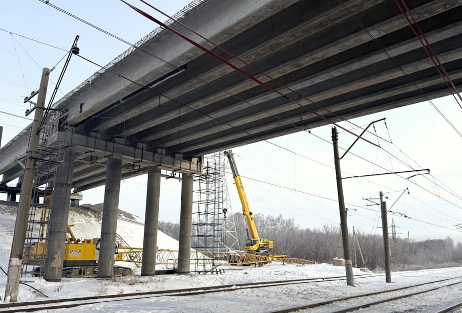В Челябинске продолжается строительство путепровода в Новосинеглазово